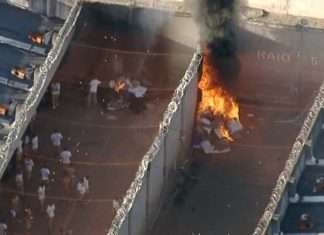 Rebelião no CDP de Taubaté segue com dois agentes penitenciários reféns