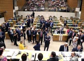 Deputados da base do governo conseguem aprovar a reforma da previdência paulista