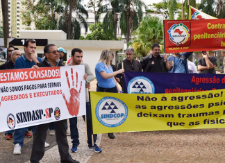 Agentes penitenciários fazem manifestação no centro de Prudente e esperam secretário no aeroporto