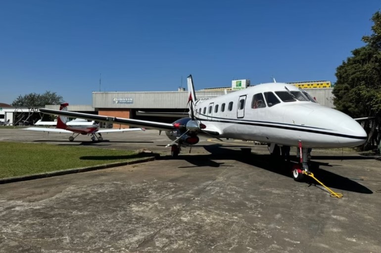 Avião PCC