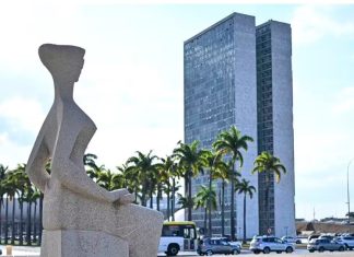 CCJ da Câmara dá aval a propostas que limitam poderes de ministros e autorizam Congresso a suspender decisões do STF